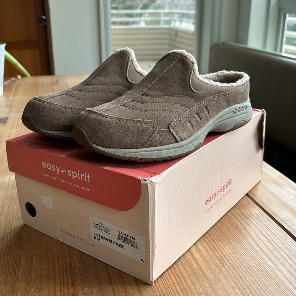 New in Box - Easy Spirit Men’s Travel Fuzz Clogs - Picture 9 of 13